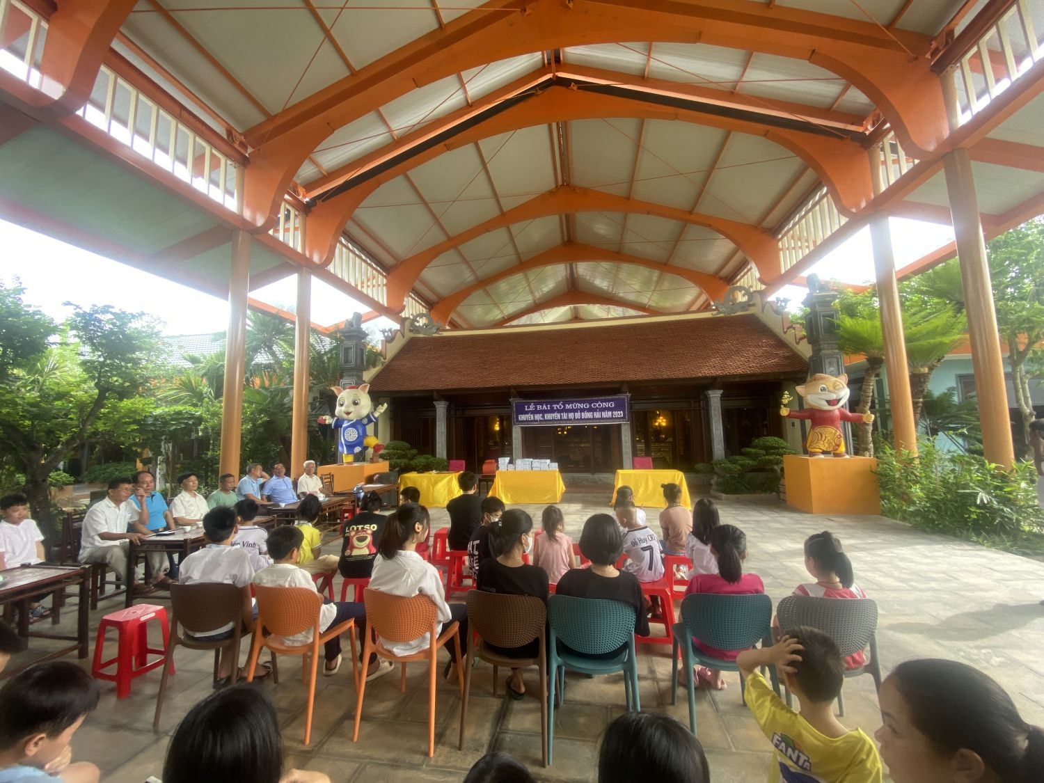 Con em họ Đỗ Bồng Hải tham dự Lễ bái tổ mừng công năm 2023